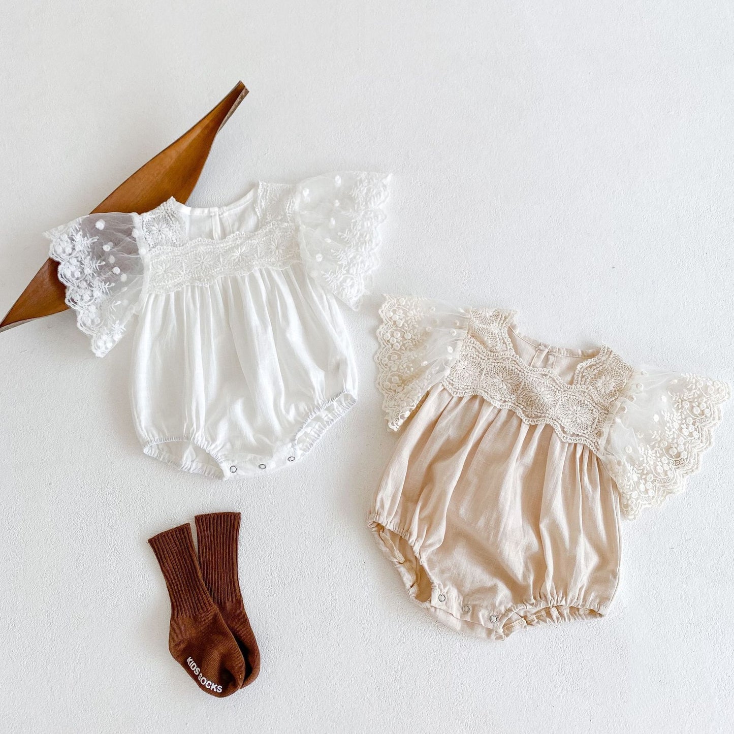 Flying Sleeve Lace Fart Romper Jumpsuit